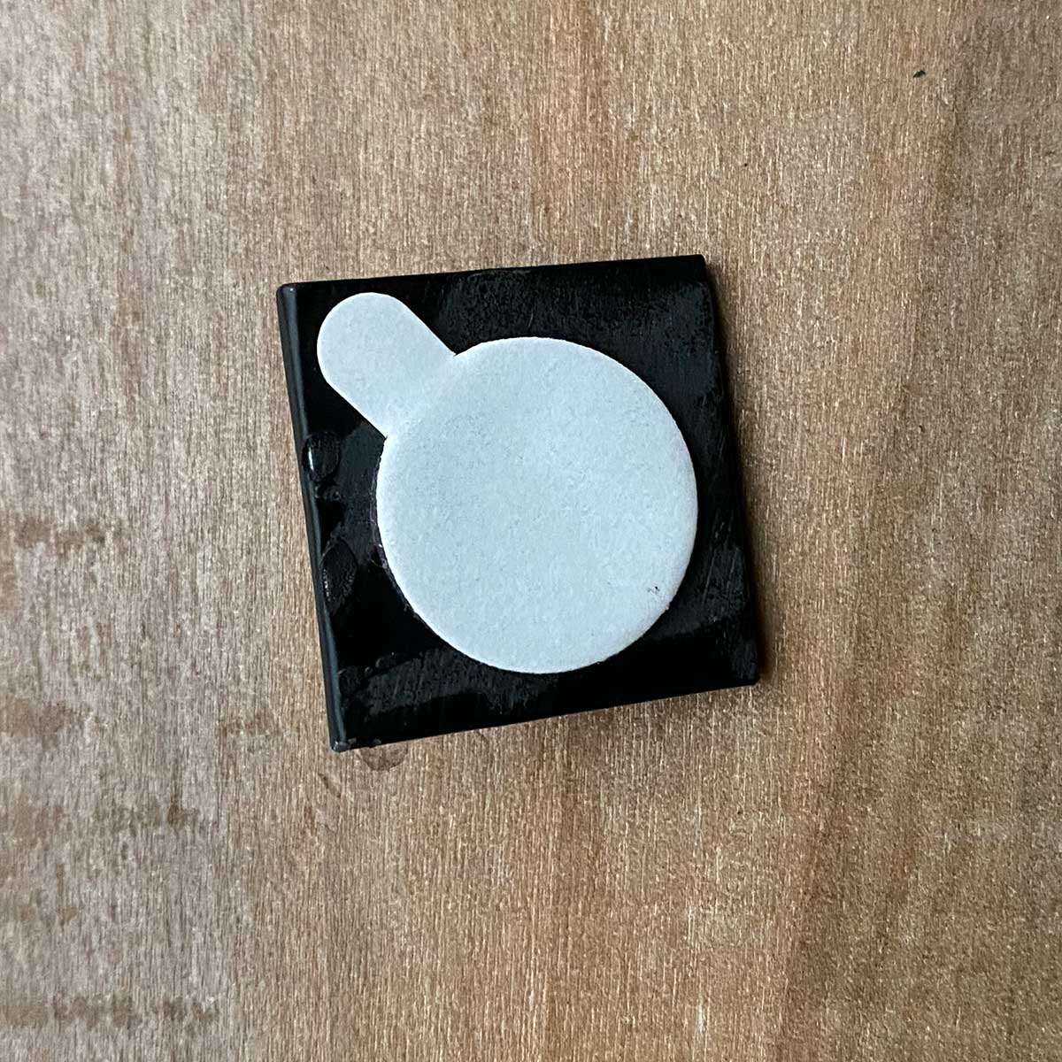 Adhesive Clavos 1 Inch Square Pyramid Pack of 20