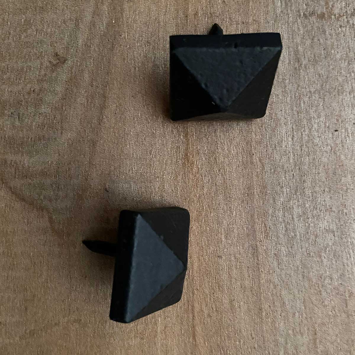 Rustic Clavos Decorative Stud 1 Inch Pyramid Nail Pack of 20
