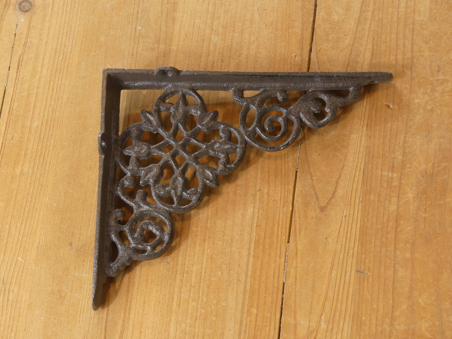 Cast Iron Rustic 7.5" X 6" Wall Bracket