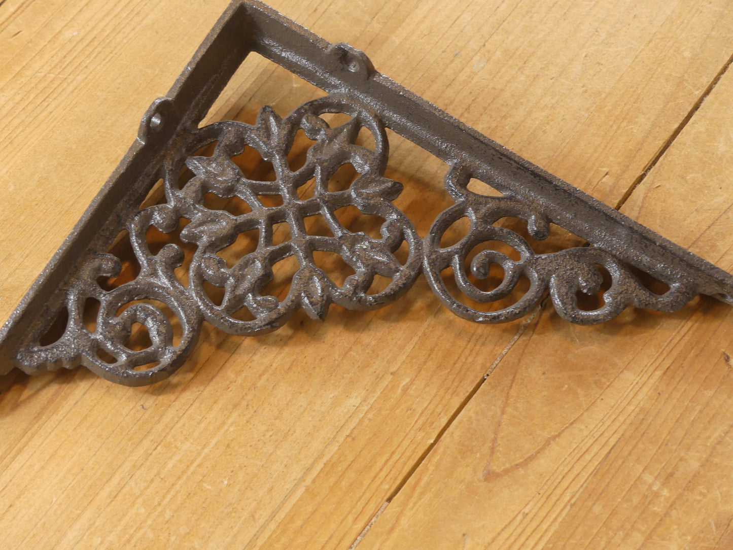 Cast Iron Rustic 7.5" X 6" Wall Bracket