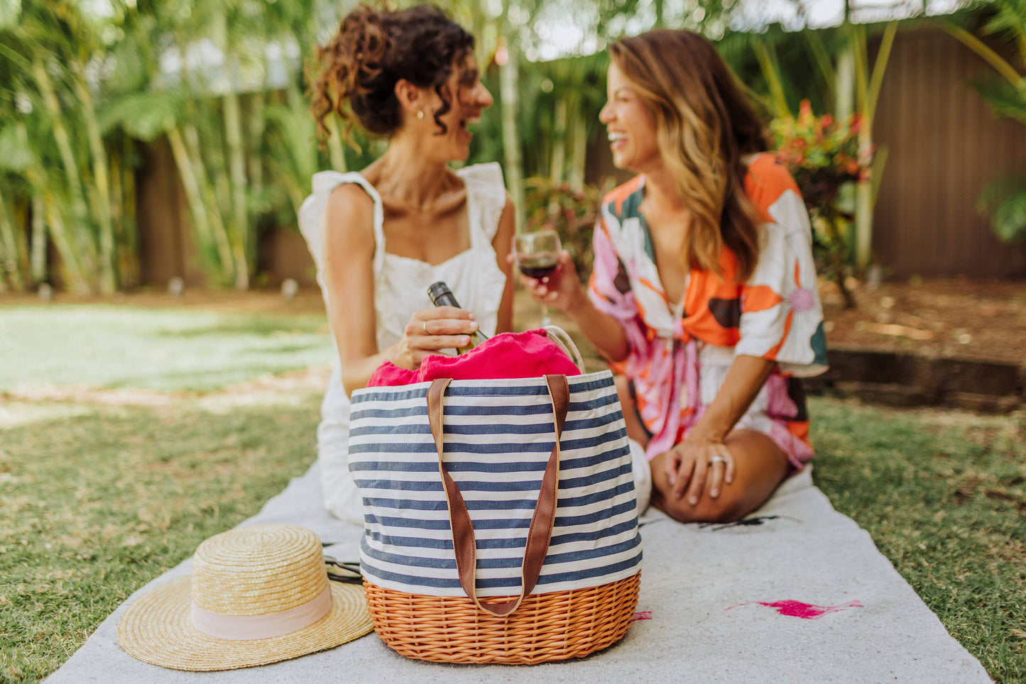 Coronado Canvas and Willow Picnic Basket Tote, (Navy Blue & White)