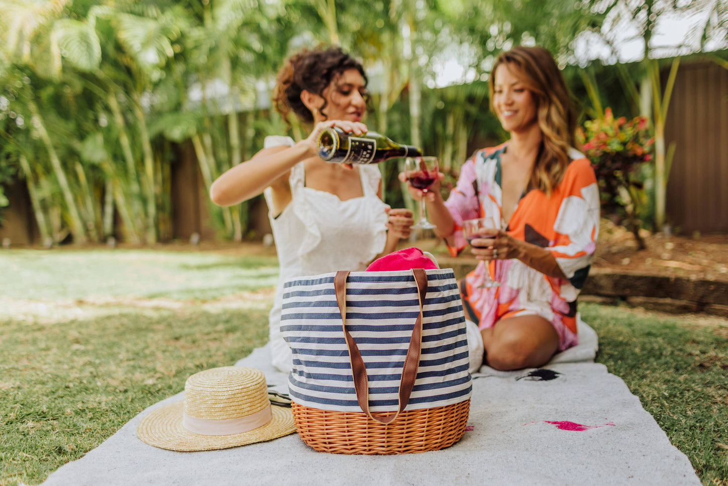 Coronado Canvas and Willow Picnic Basket Tote, (Navy Blue & White)