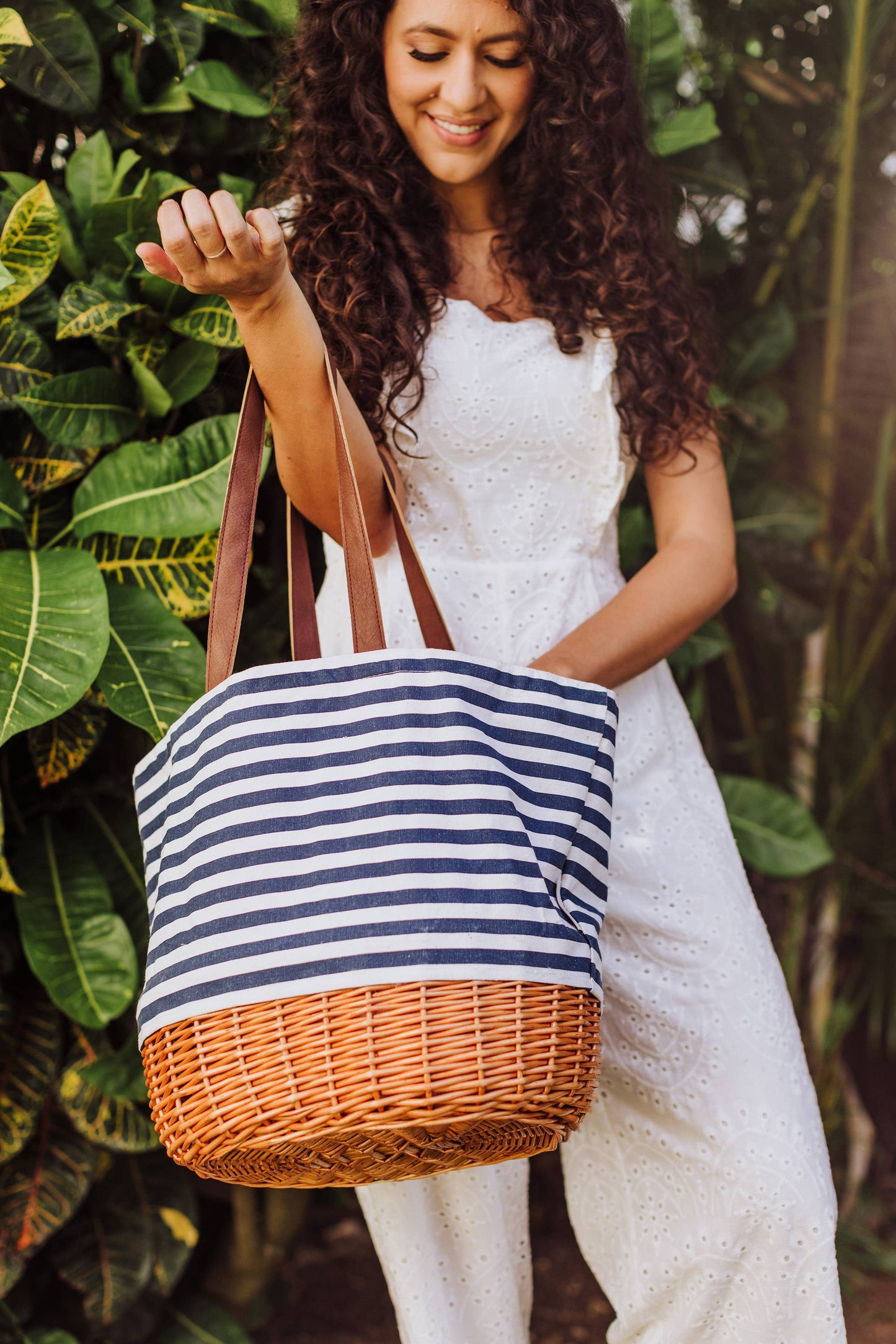 Coronado Canvas and Willow Picnic Basket Tote, (Navy Blue & White)