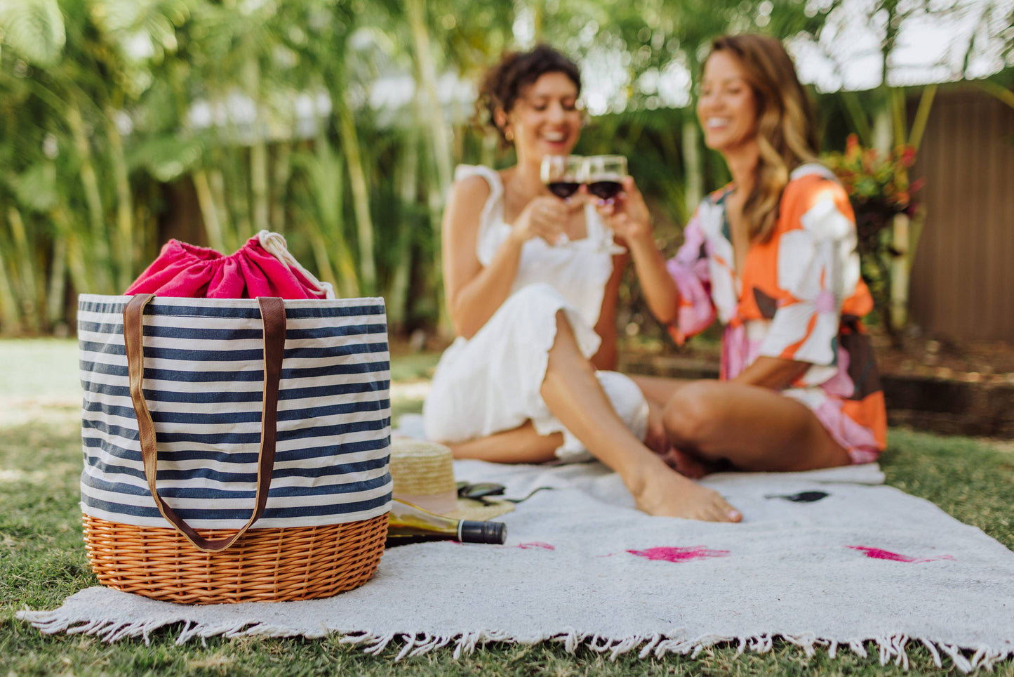 Coronado Canvas and Willow Picnic Basket Tote, (Navy Blue & White)